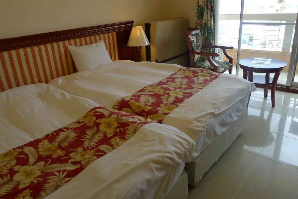 Seaside Hotel The Beach Chatan Bagian luar foto