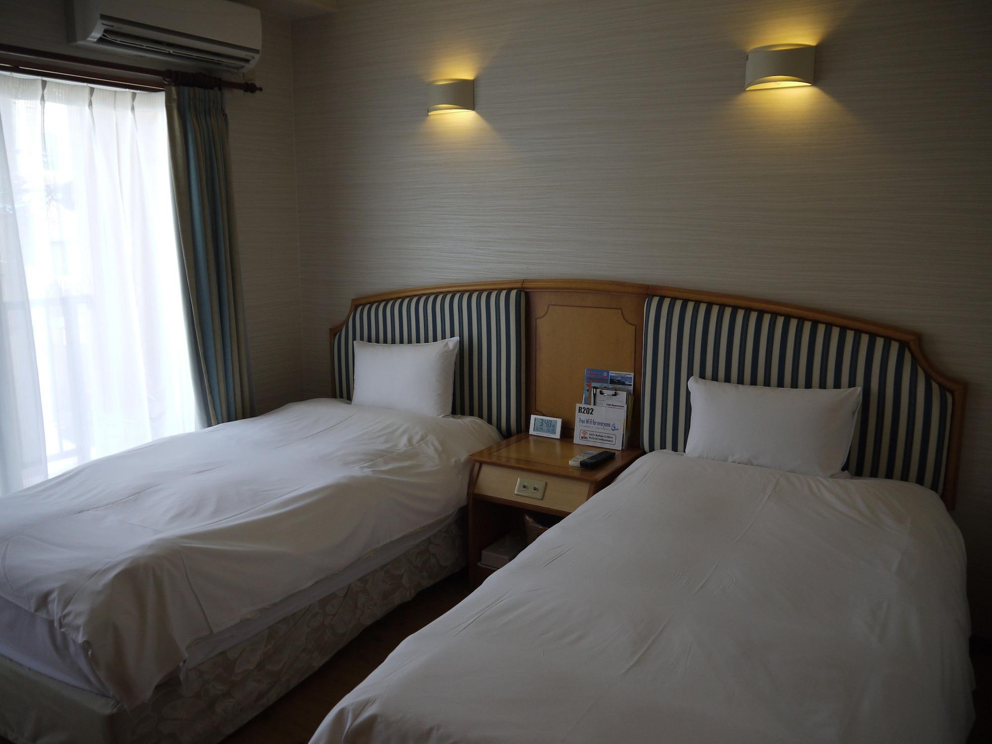 Seaside Hotel The Beach Chatan Bagian luar foto